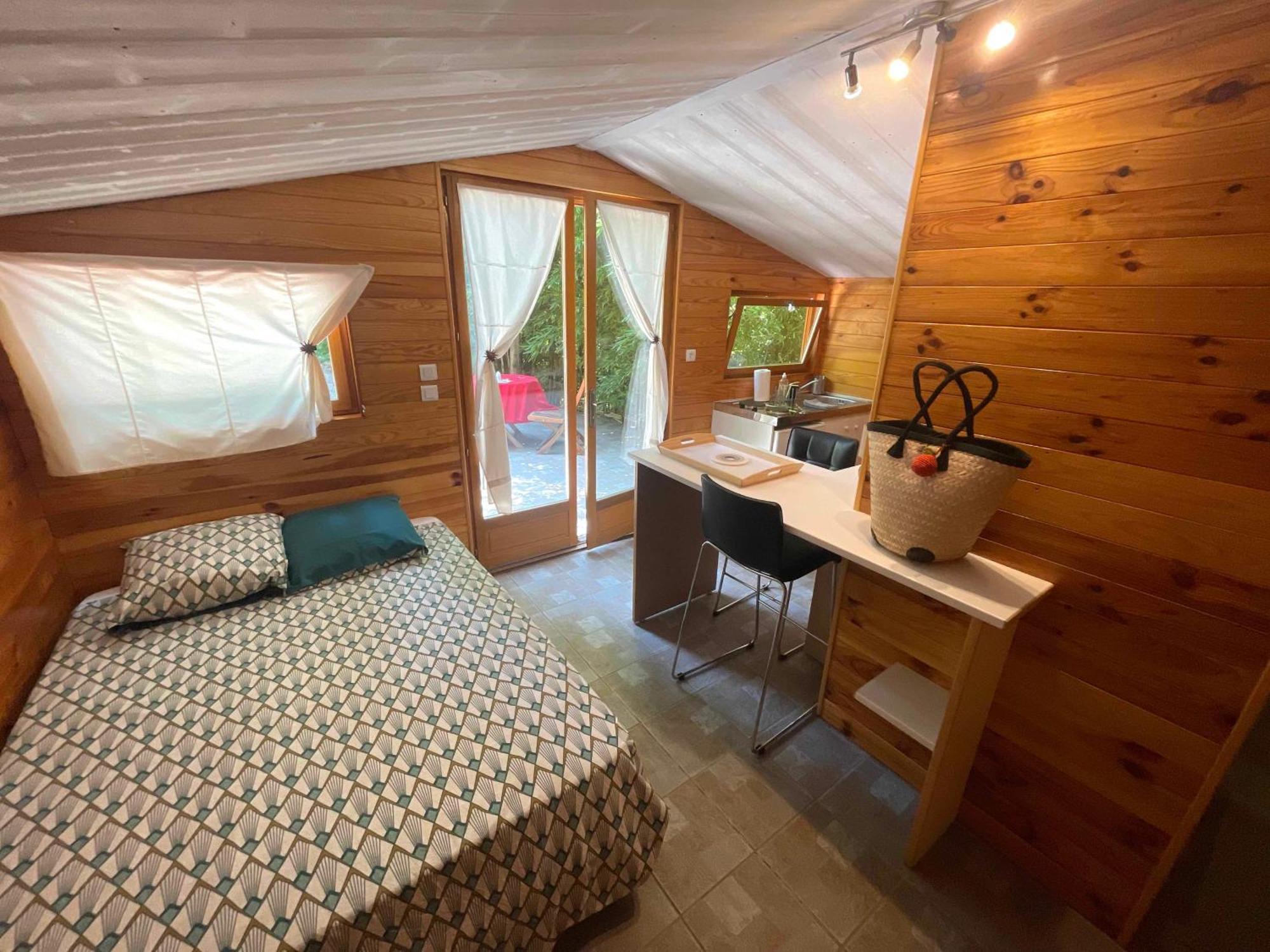 Gites Au Chateau Des Estubiers Les Granges-Gontardes Extérieur photo